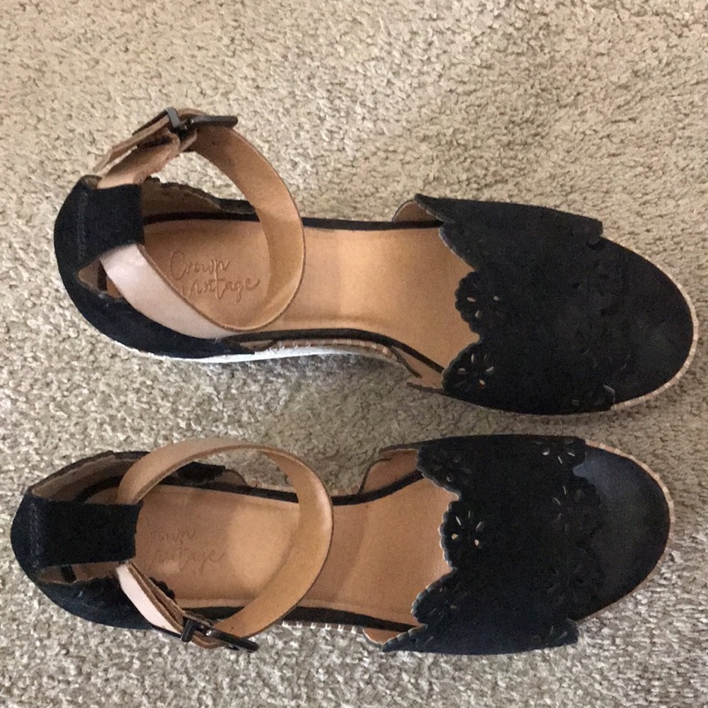 WOMENS SHOES - Picture 3 of 5